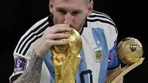 利物浦豪夺冠军！阿森纳主场惨败，利物浦或提前锁定英超？切尔西等三强紧追_埃弗顿_欧洲杯决赛